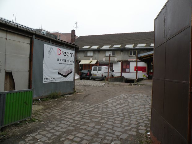  cour intérieure d'une entreprise commerciale